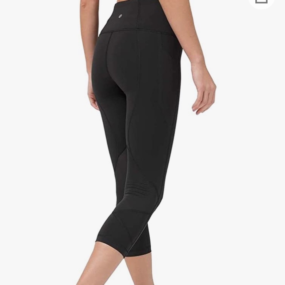 Lululemon athletica black Capri legging with mesh